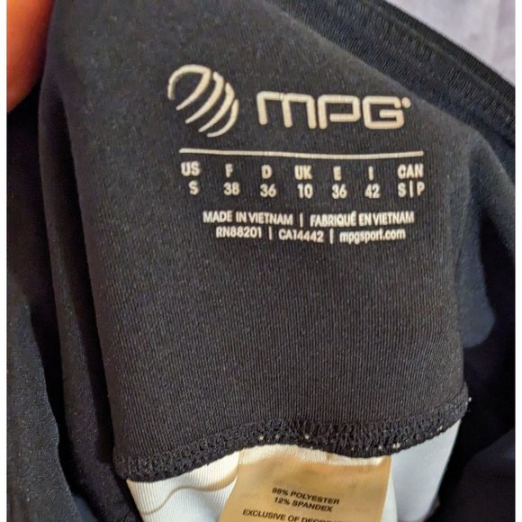 MPG Black And White Floral Capris - Picture 3 of 4